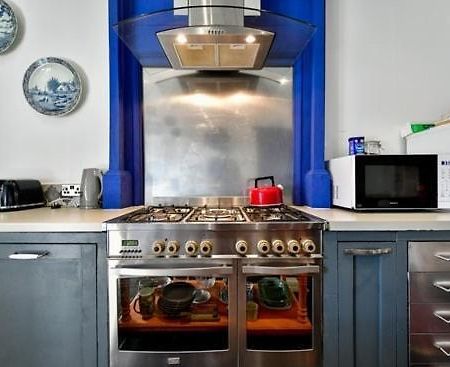Quirky 4 Bedroom Apartment With Terrace Cardiff Esterno foto
