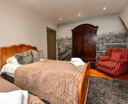 Quirky 4 Bedroom Apartment With Terrace Cardiff Esterno foto