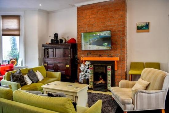 Quirky 4 Bedroom Apartment With Terrace Cardiff Esterno foto