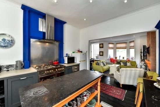 Quirky 4 Bedroom Apartment With Terrace Cardiff Esterno foto