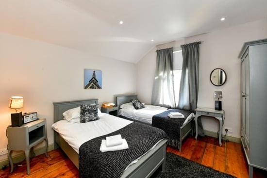 Quirky 4 Bedroom Apartment With Terrace Cardiff Esterno foto