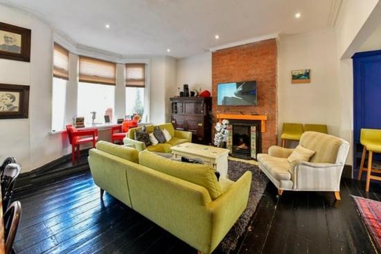 Quirky 4 Bedroom Apartment With Terrace Cardiff Esterno foto