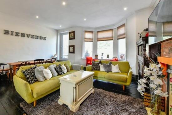 Quirky 4 Bedroom Apartment With Terrace Cardiff Esterno foto