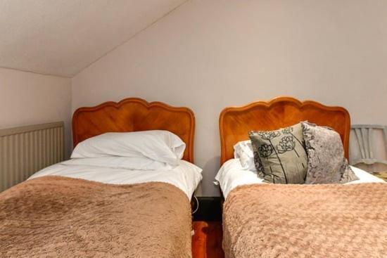 Quirky 4 Bedroom Apartment With Terrace Cardiff Esterno foto